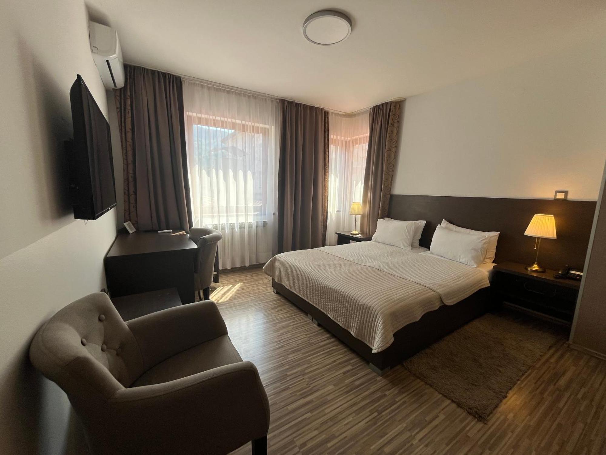 Divan Hotel 3*