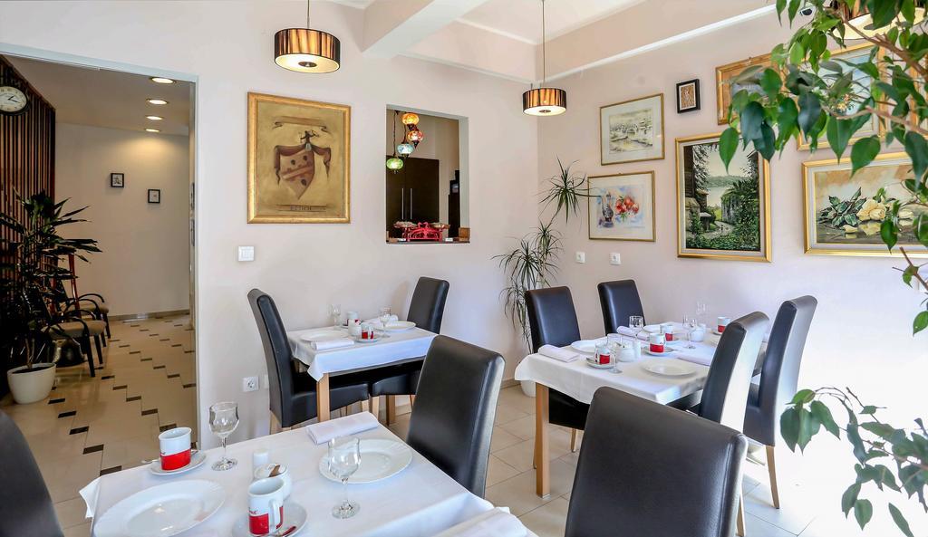 Hotel Divan