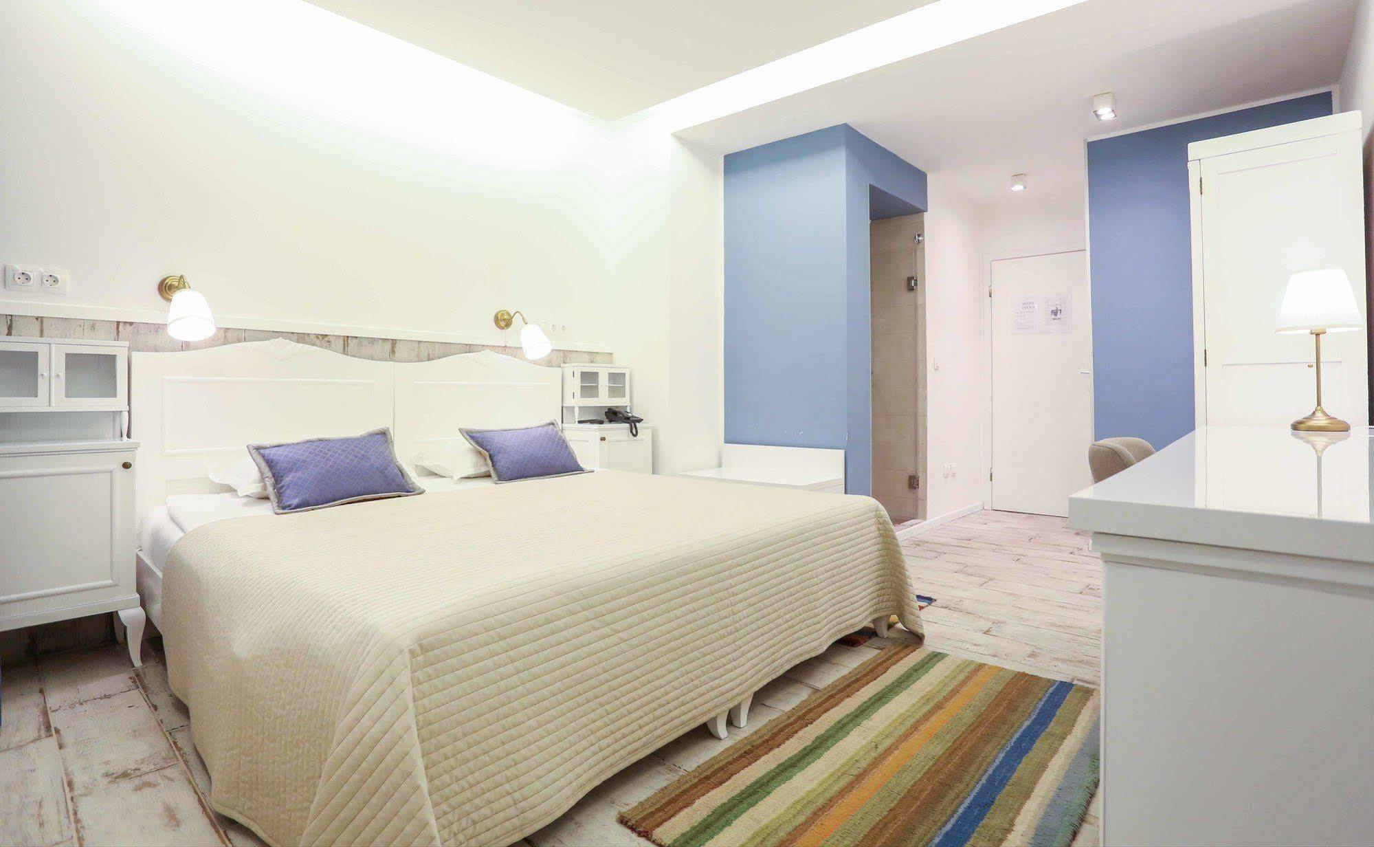 Divan Hotel 3*